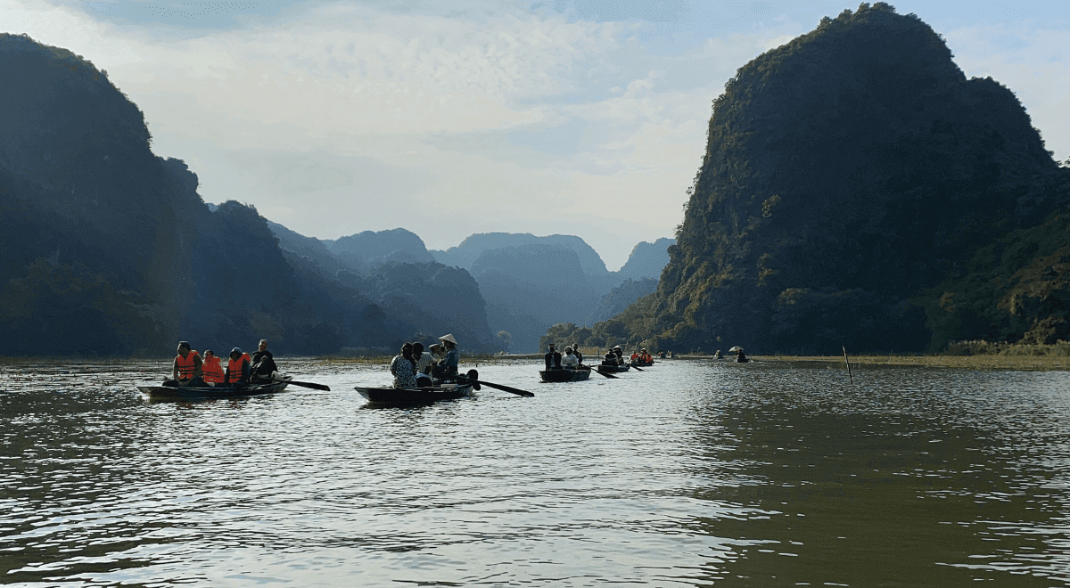 Se balader en barque à Tam Coc, poésie au fil de l’eau