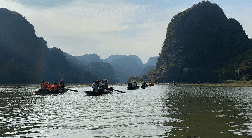Balader en barque à Tam Coc, poésie au fil de l’eau