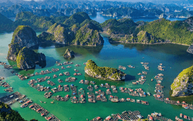 Village flottant de la baie d'Ha Long