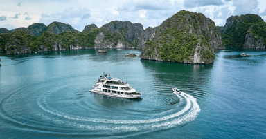 Activités dans la baie de Lan Ha