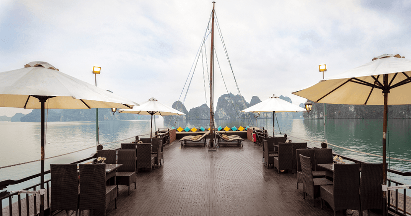 Croisière privée baie d’Halong : luxe, intimité et liberté