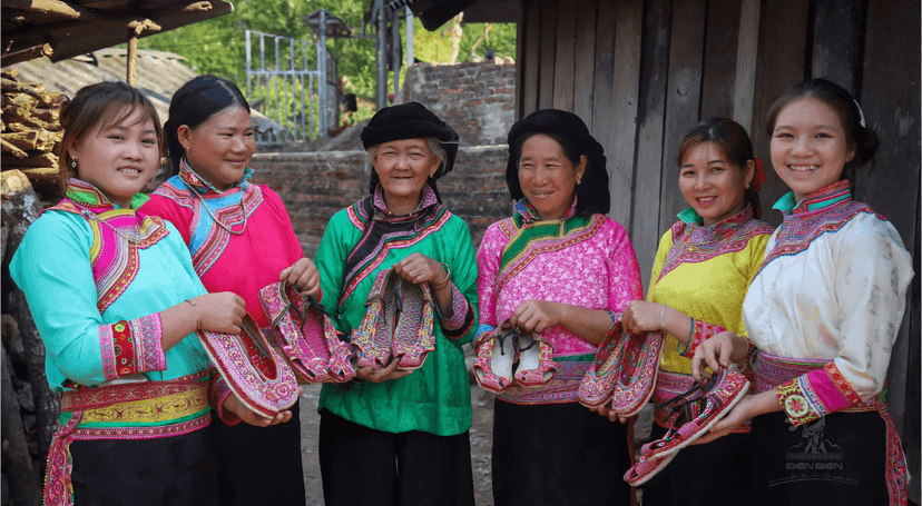 L’ethnie de Xa Phang : souliers brodés du Vietnam